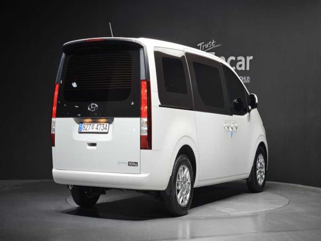 HYUNDAI Staria - Vista 2