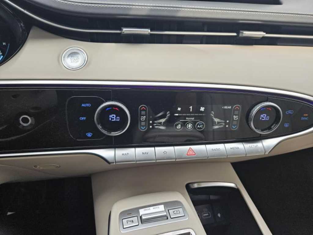 Genesis GV70 - Vista 10