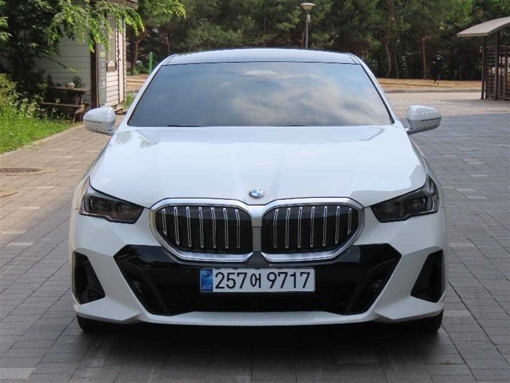 BMW 5 Series 2024 Blanco - Importación desde Corea - HF Imports Iquique - Foto 1