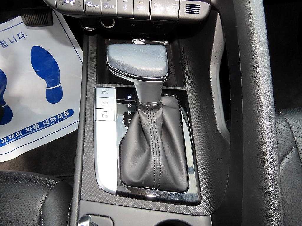 HYUNDAI Avante - Vista 12