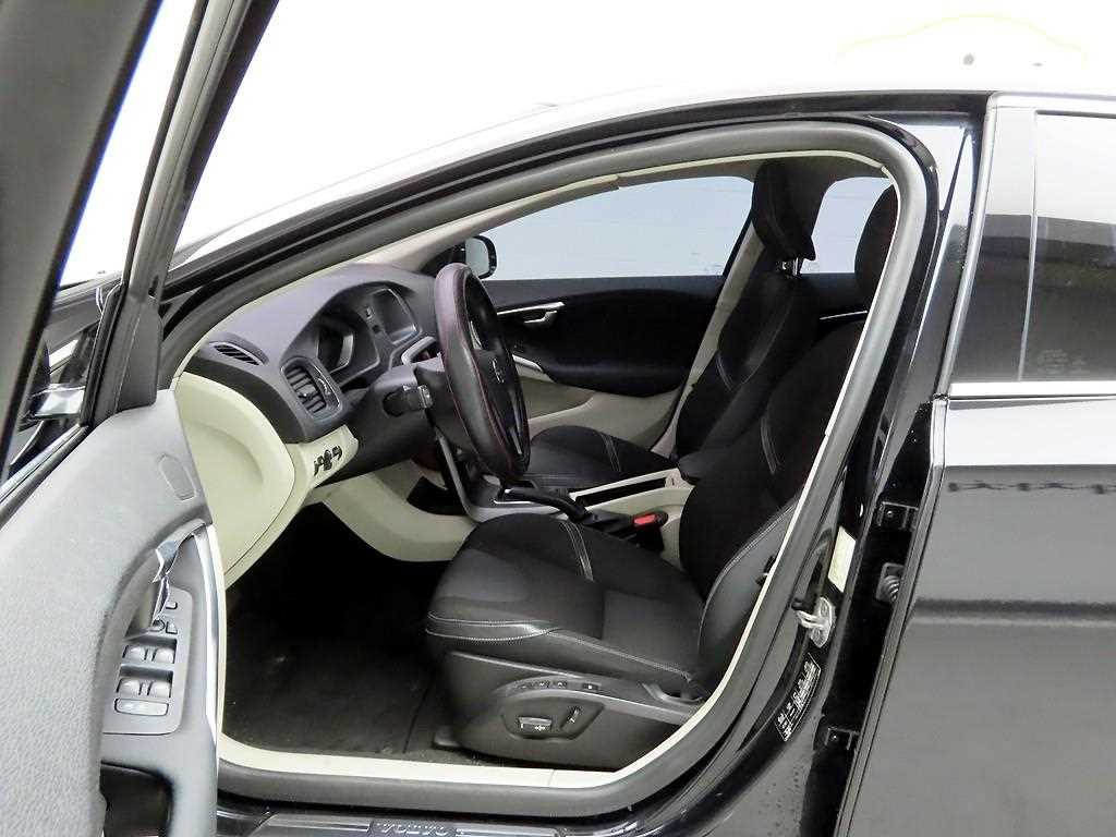 Volvo V40 2014 Negro - Importación desde Corea - HF Imports Iquique - Foto 15
