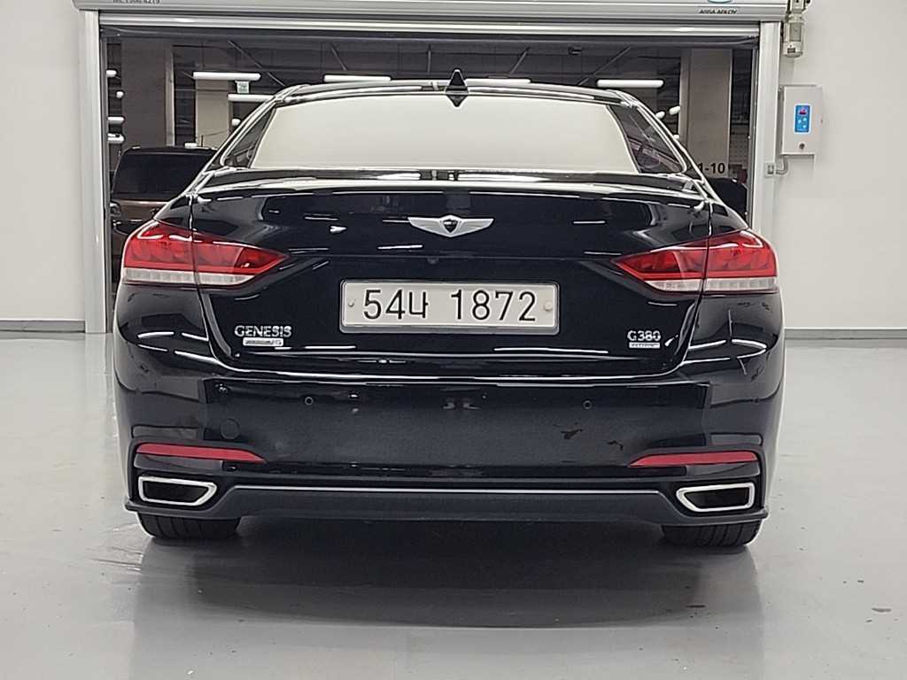 HYUNDAI Genesis - Vista 3