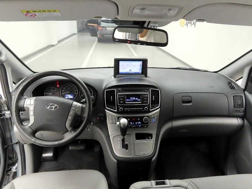 HYUNDAI Starex - Vista 9