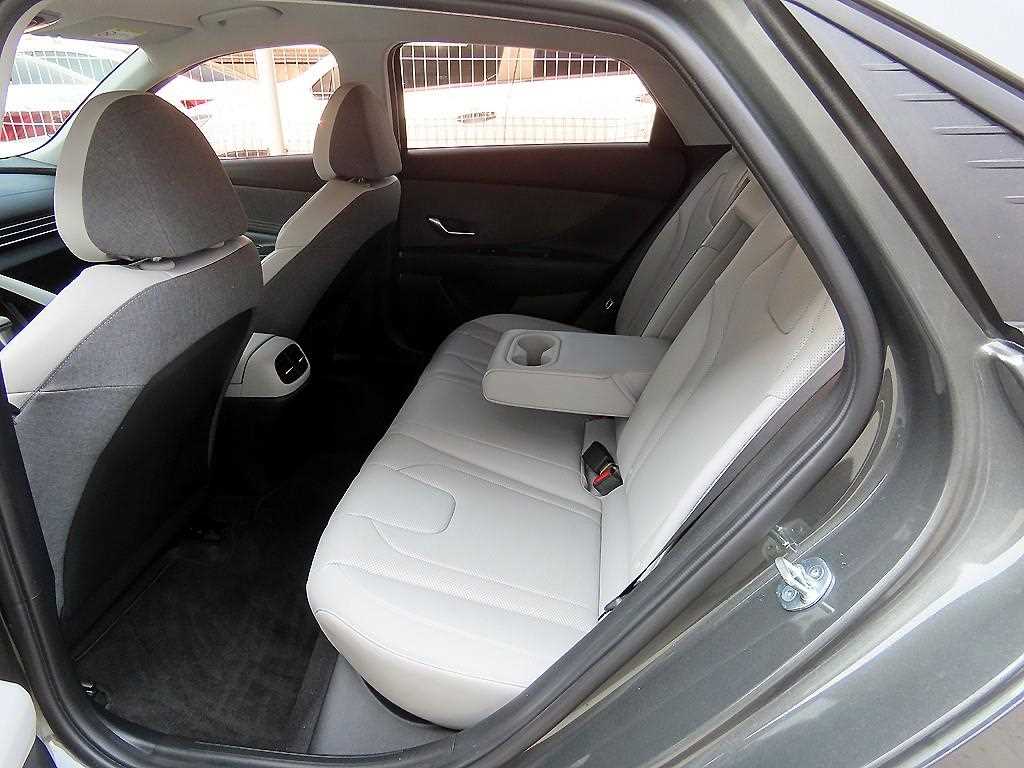 HYUNDAI Avante - Vista 8