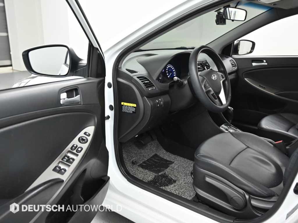 HYUNDAI Accent 2016 Blanco - Importación desde Corea - HF Imports Iquique - Foto 13