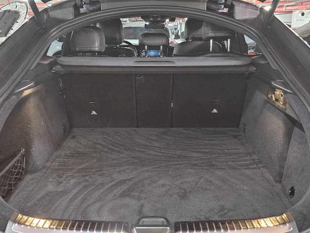 Mercedes Benz GLE Class - Vista 11