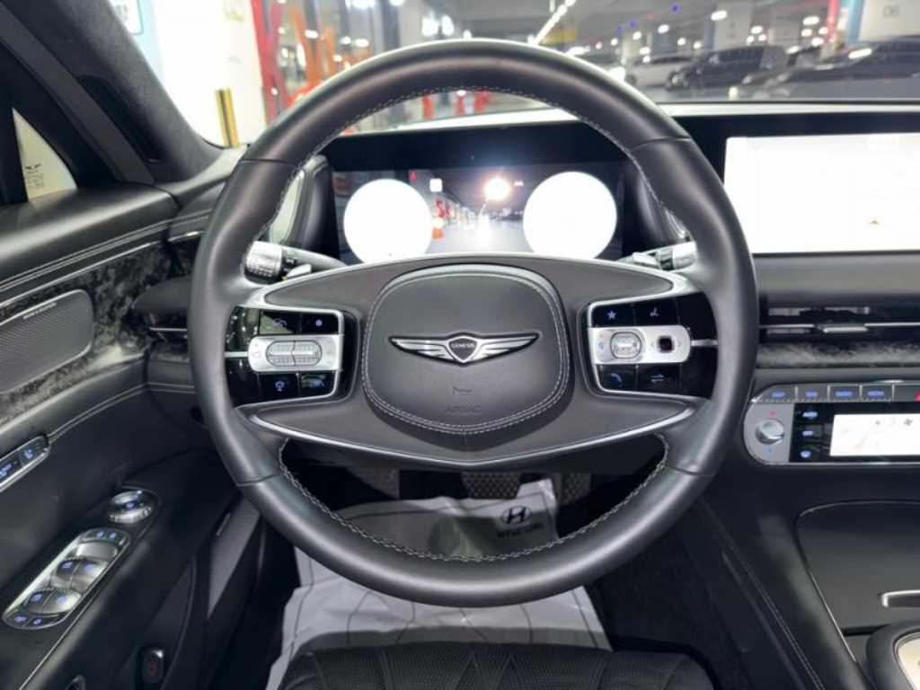 Genesis G90 - Vista 10