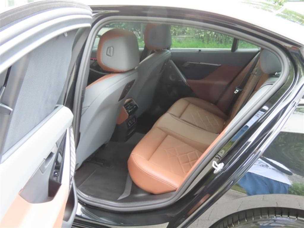 BMW 5 Series 2025 Negro - Importación desde Corea - HF Imports Iquique - Foto 16
