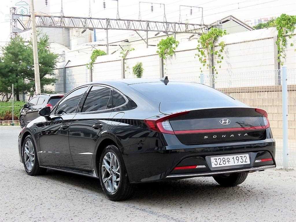 HYUNDAI Sonata - Vista 3