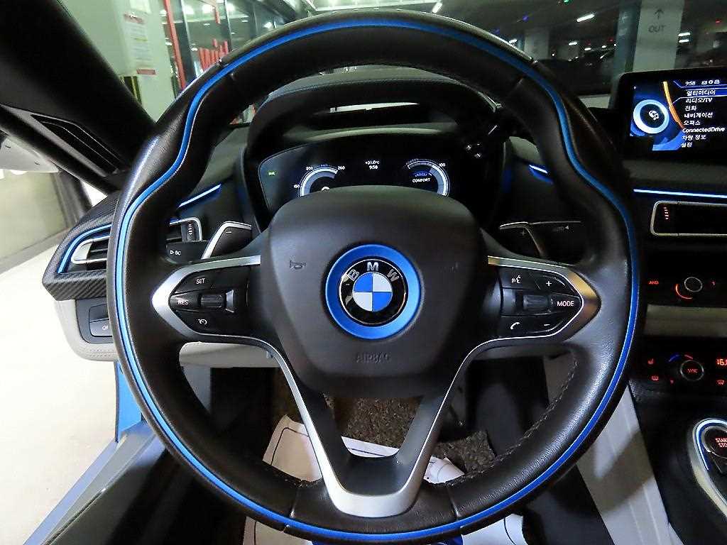 BMW i8 - Vista 9