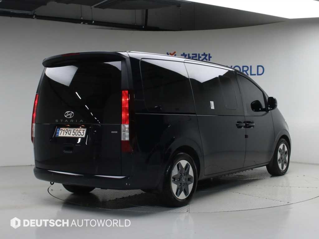 HYUNDAI Staria - Vista 2