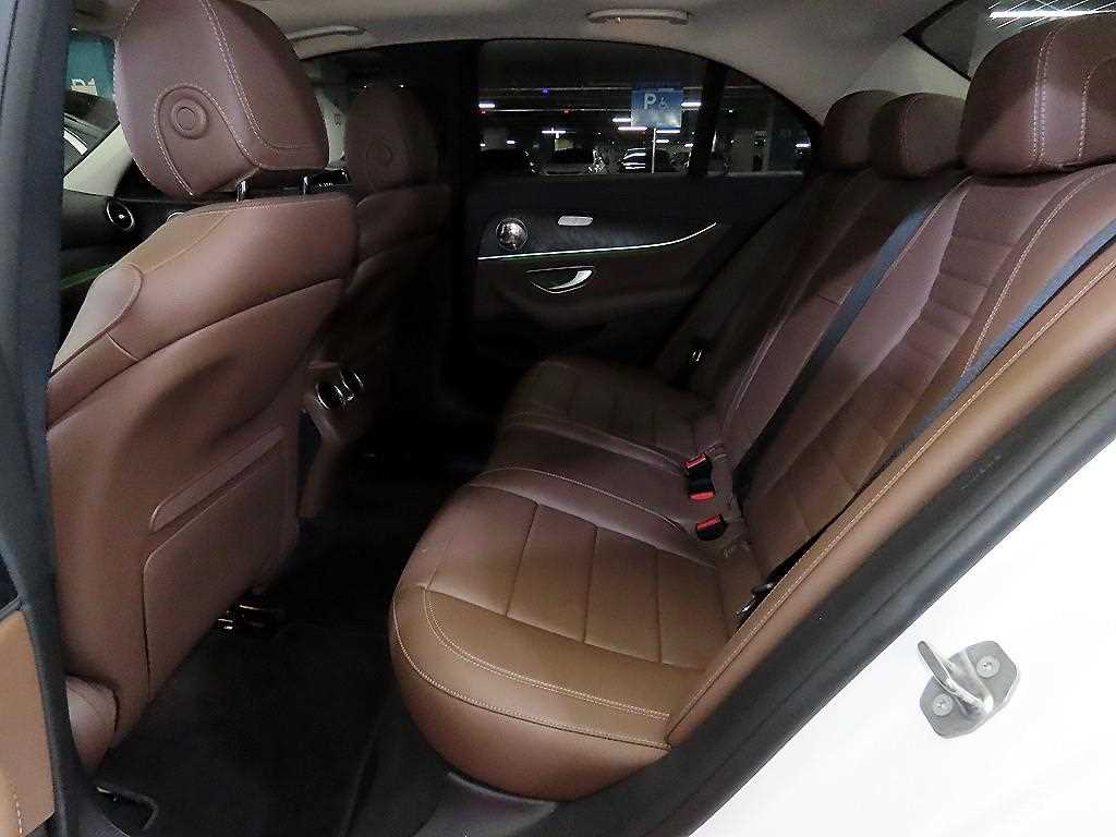 Mercedes Benz E class - Vista 9