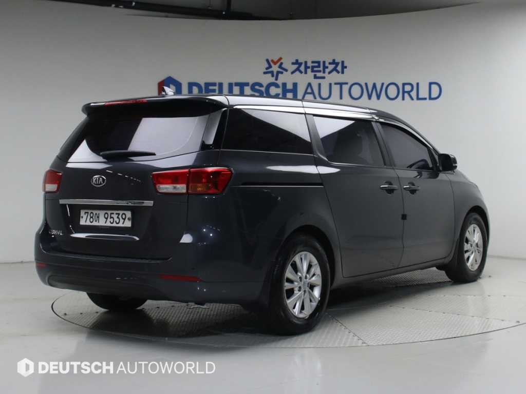 KIA Carnival - Vista 2