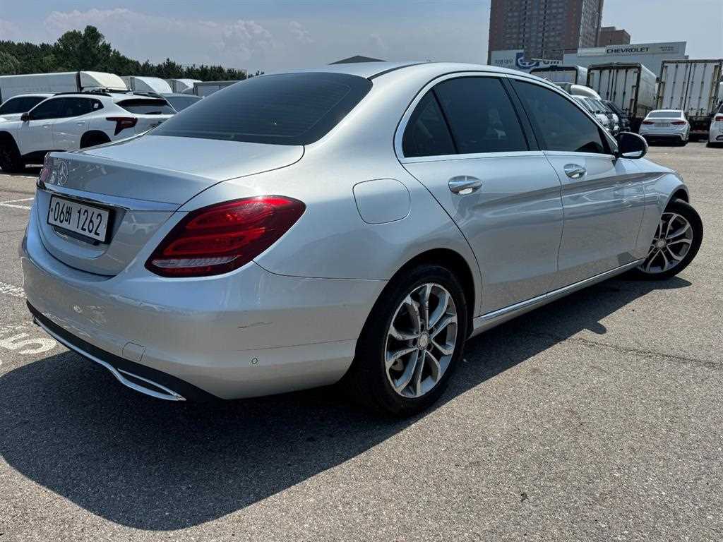 Mercedes Benz C Class - Vista 8