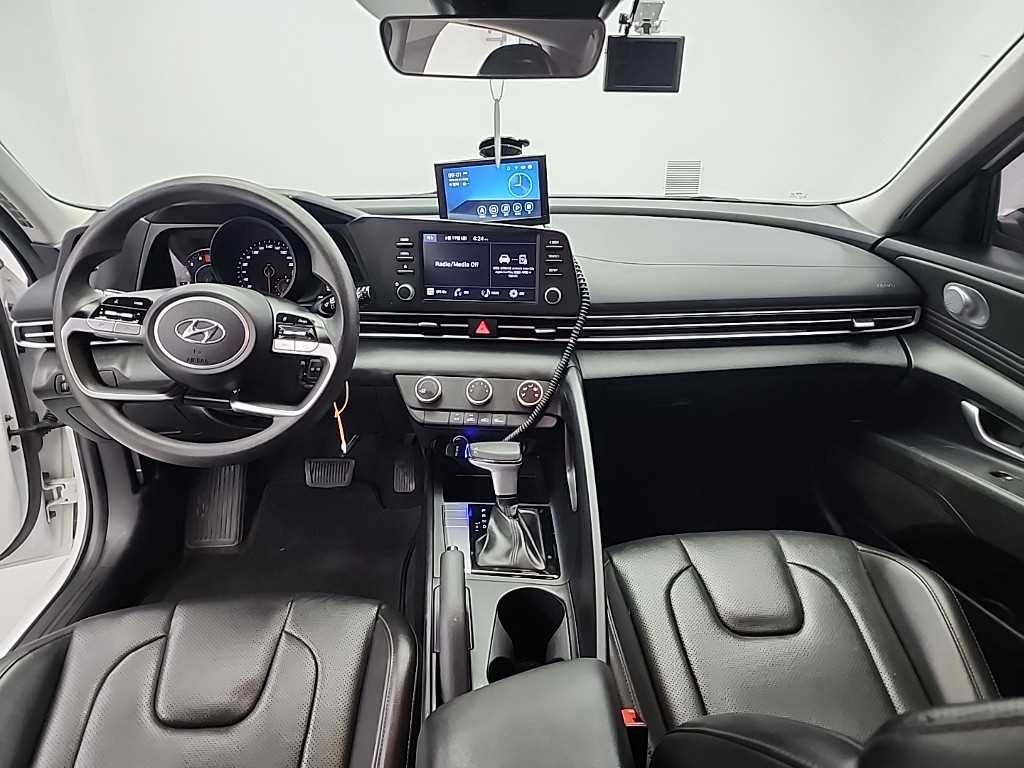 HYUNDAI Avante - Vista 9