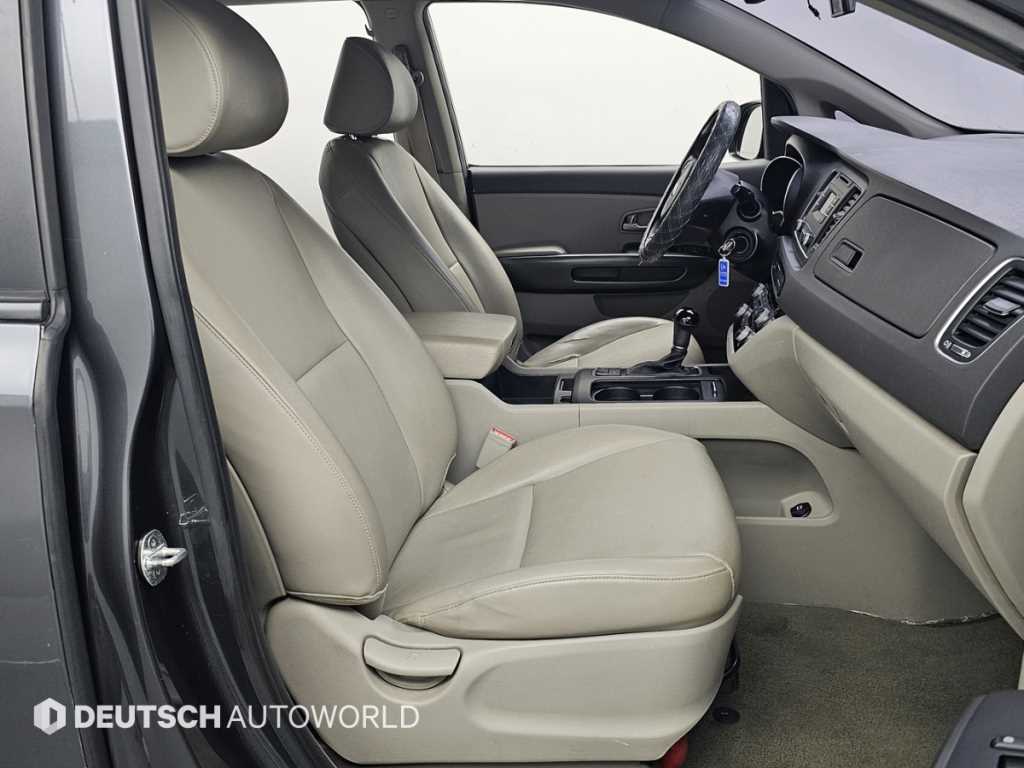 KIA Carnival - Vista 10