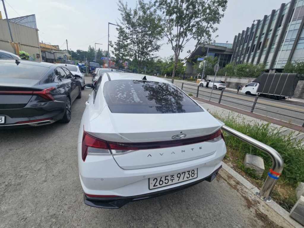 HYUNDAI Avante - Vista 7