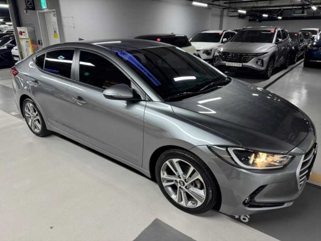HYUNDAI Avante - Vista 8