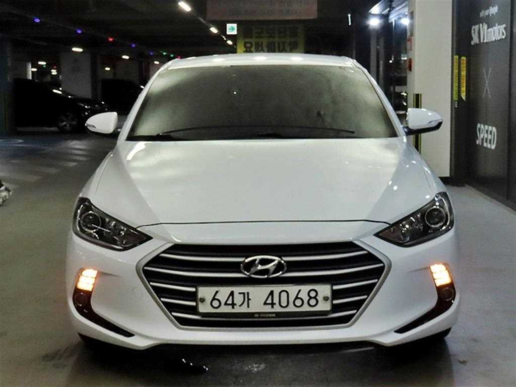 HYUNDAI Avante - Vista 2