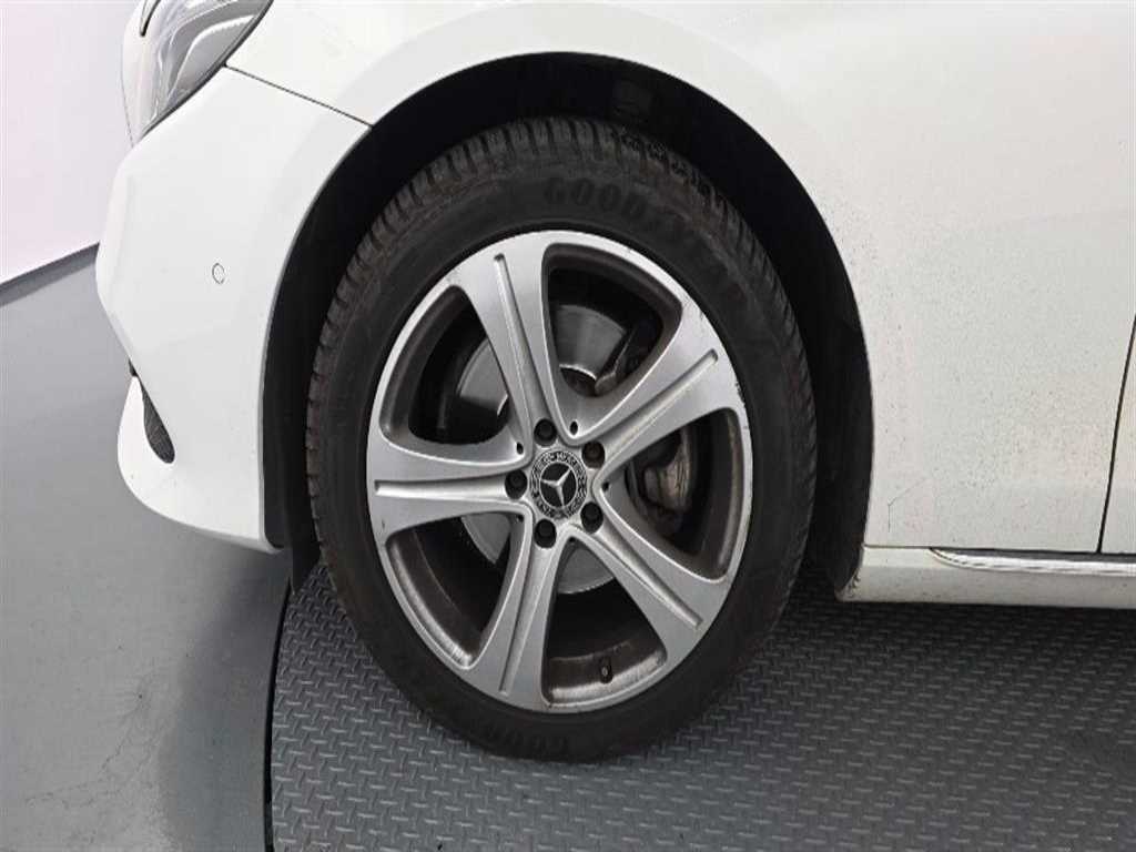 Mercedes Benz E class - Vista 7