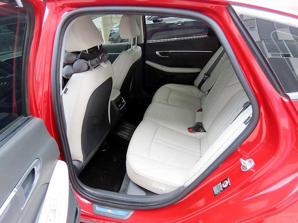 HYUNDAI Sonata - Vista 8