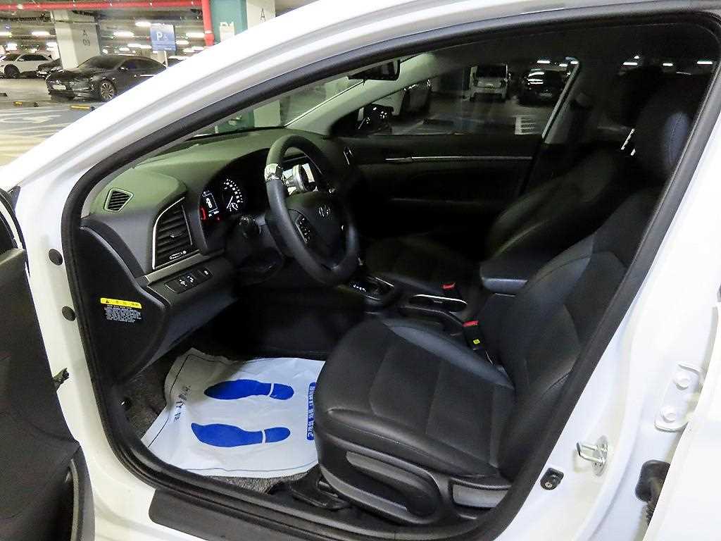 HYUNDAI Avante - Vista 8