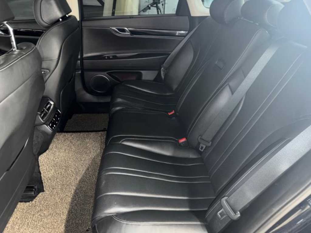 Genesis G80 - Vista 9
