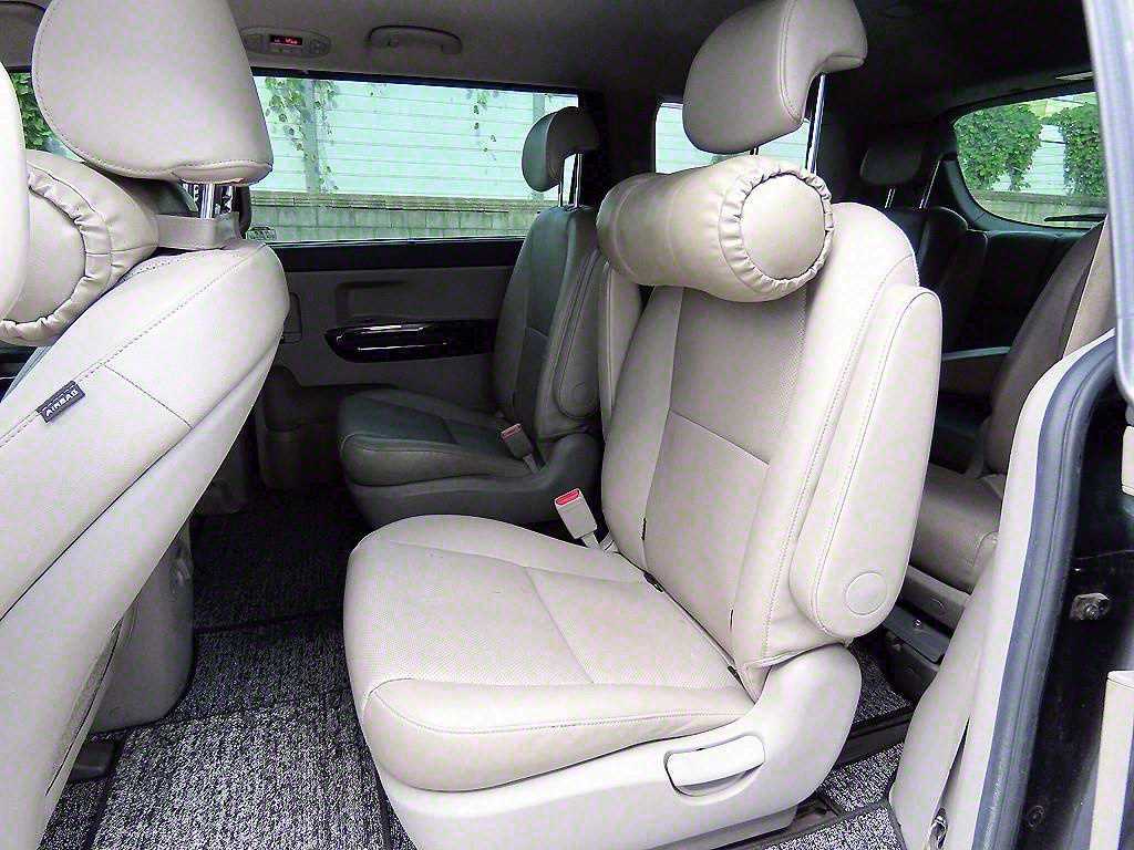 KIA Carnival - Vista 7