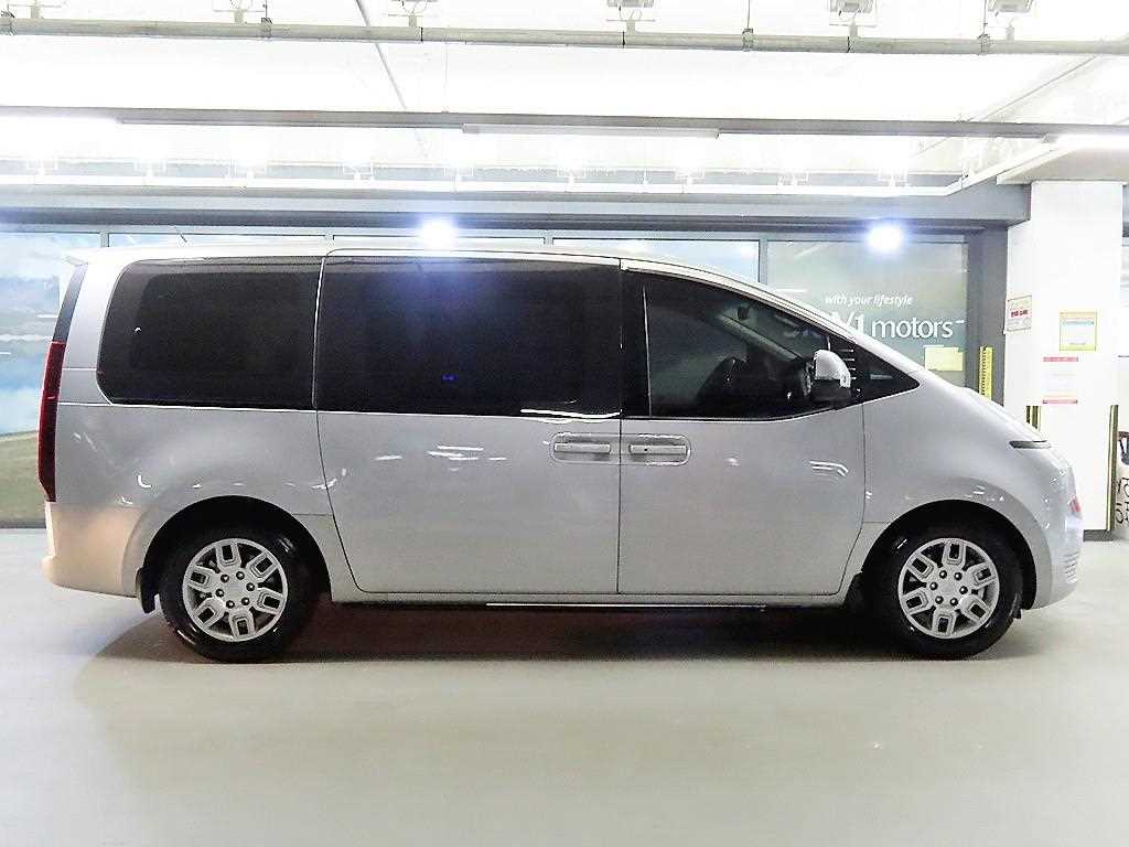HYUNDAI Staria - Vista 3