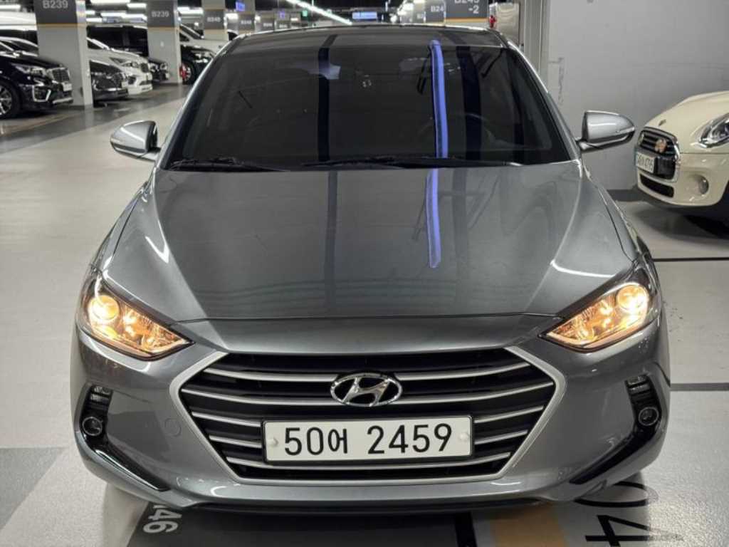 HYUNDAI Avante - Vista 2