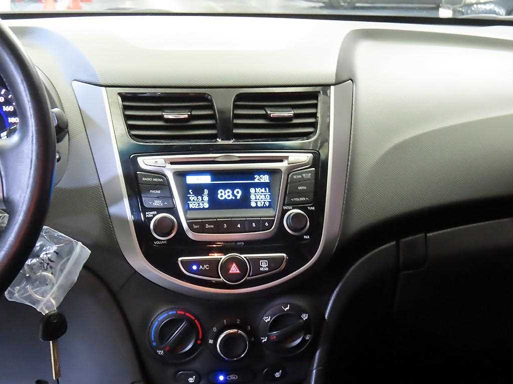 HYUNDAI Accent 2016 Blanco - Importación desde Corea - HF Imports Iquique - Foto 13