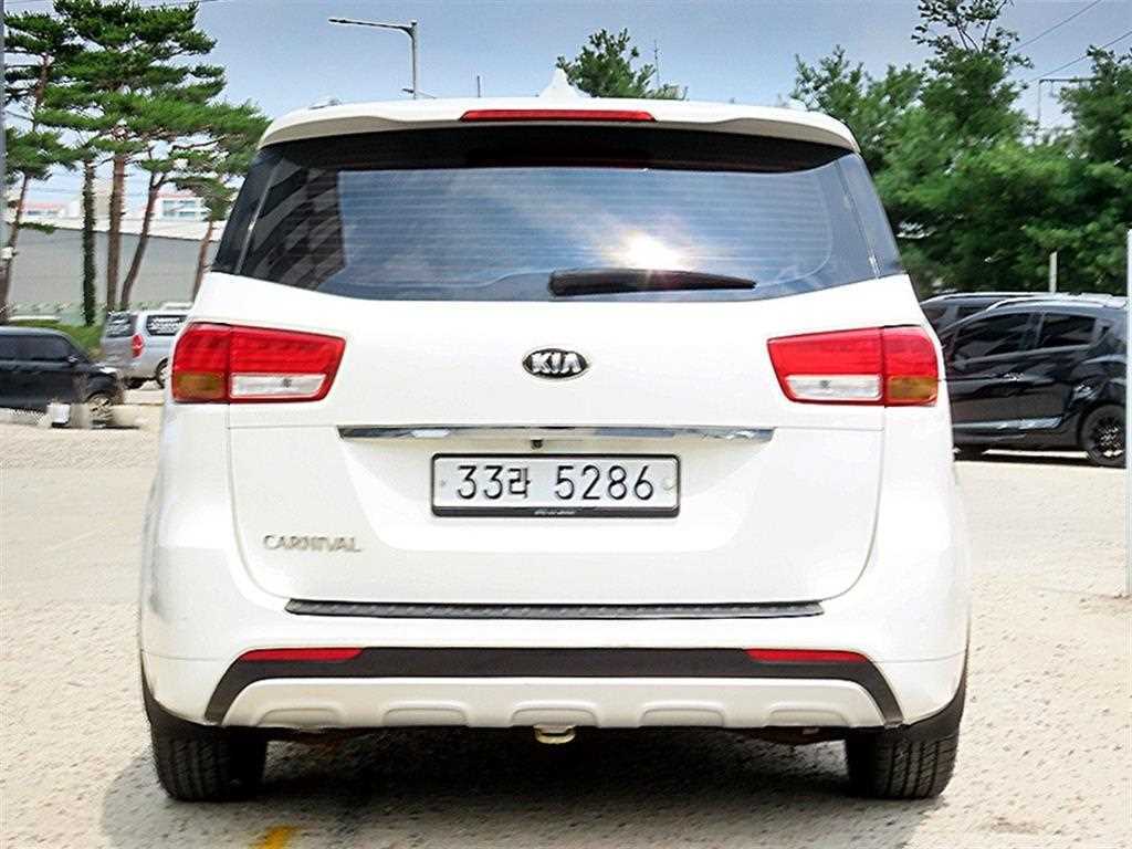 KIA Carnival - Vista 6