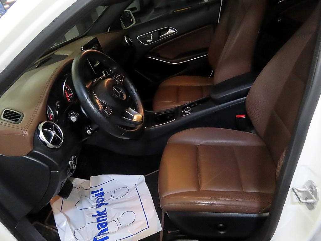 Mercedes Benz GLA Class - Vista 8