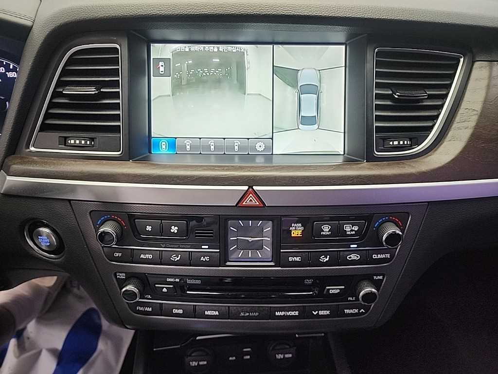 HYUNDAI Genesis - Vista 12