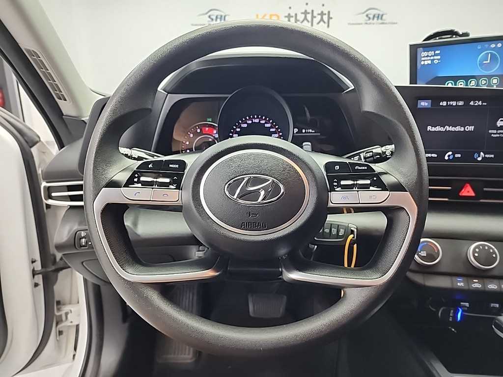 HYUNDAI Avante - Vista 11
