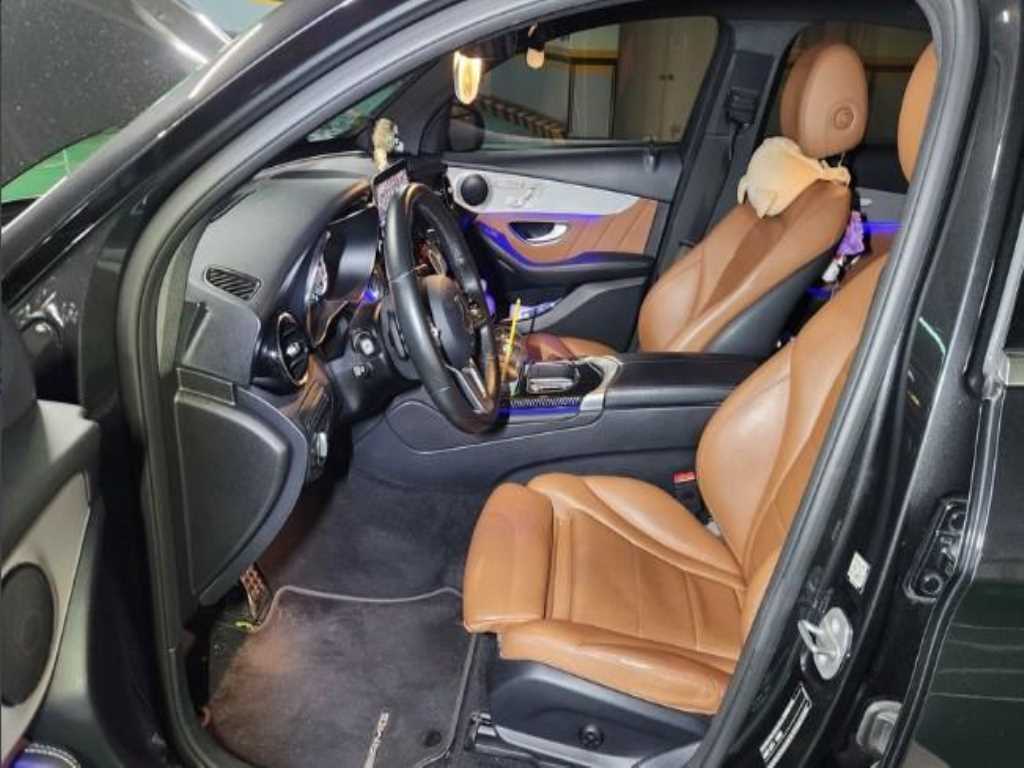 Mercedes Benz GLC Class - Vista 6