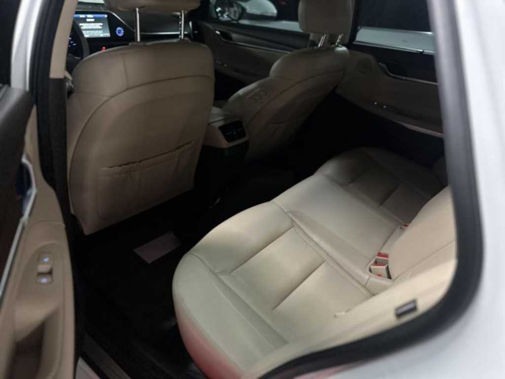HYUNDAI Grandeur - Vista 10
