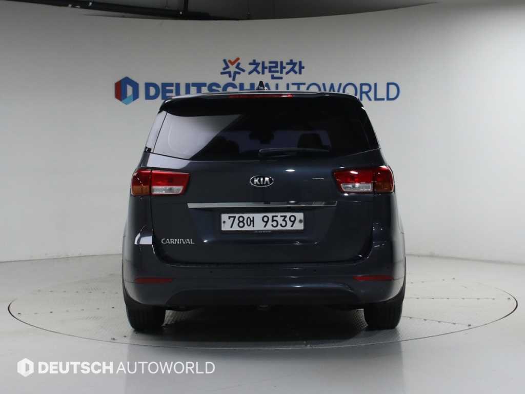 KIA Carnival - Vista 4