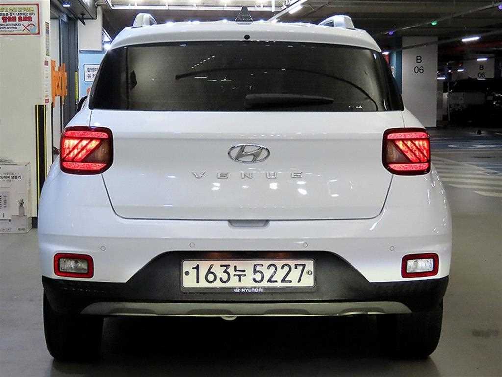 HYUNDAI Venue - Vista 7