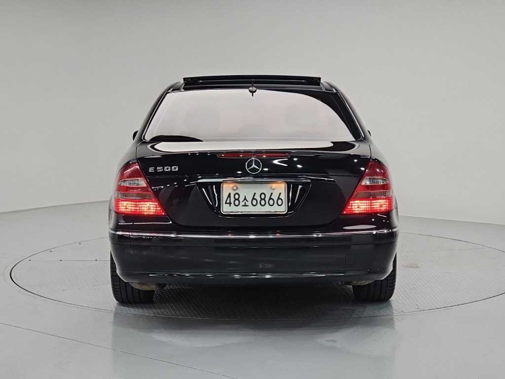 Mercedes Benz E class - Vista 3