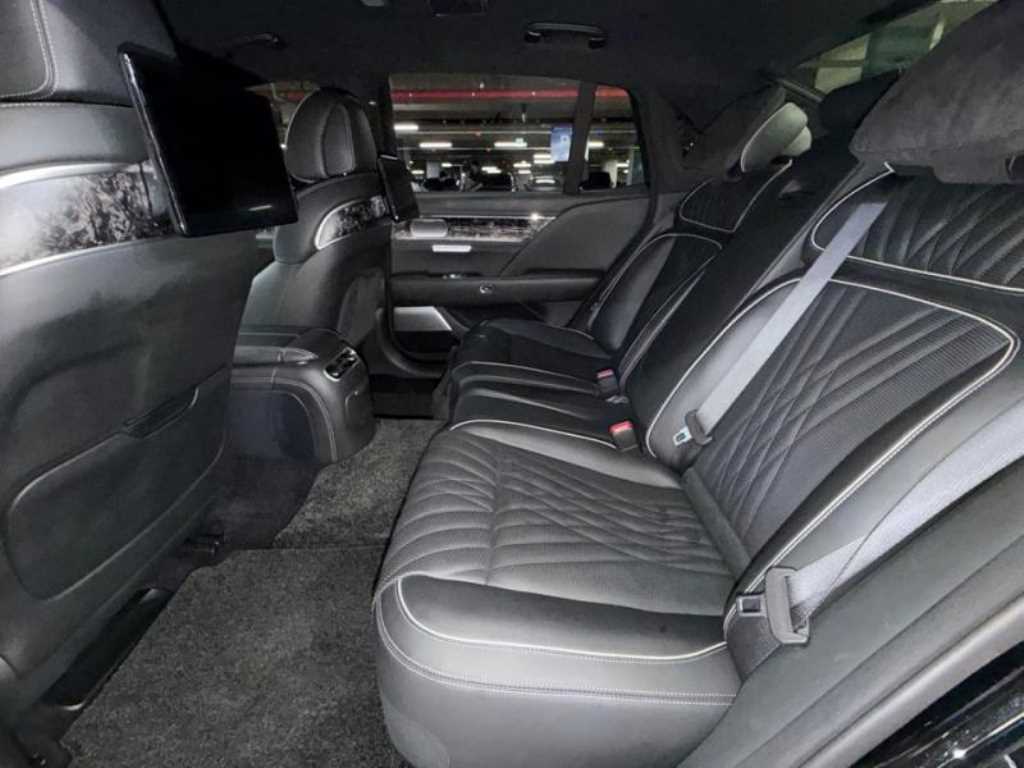 Genesis G90 - Vista 9