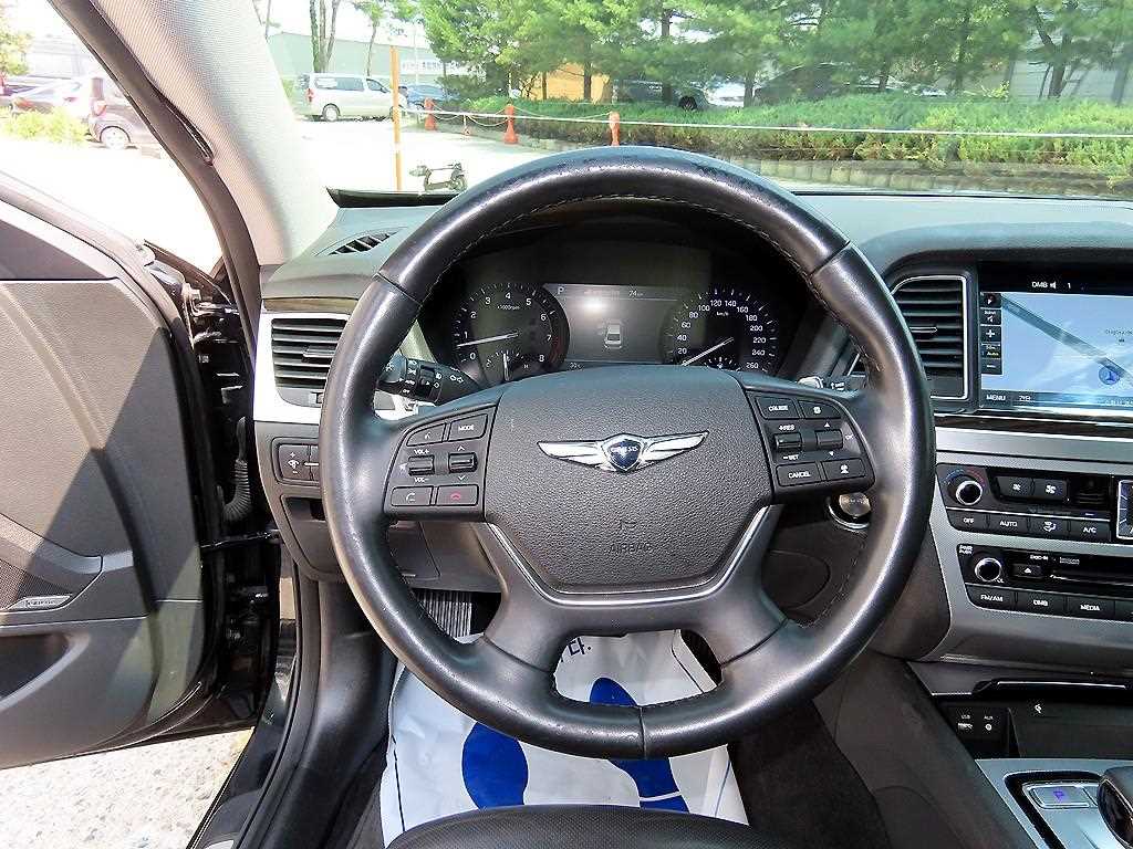 Genesis G80 - Vista 10
