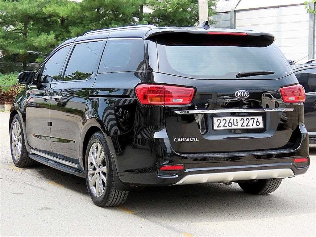 KIA Carnival - Vista 3