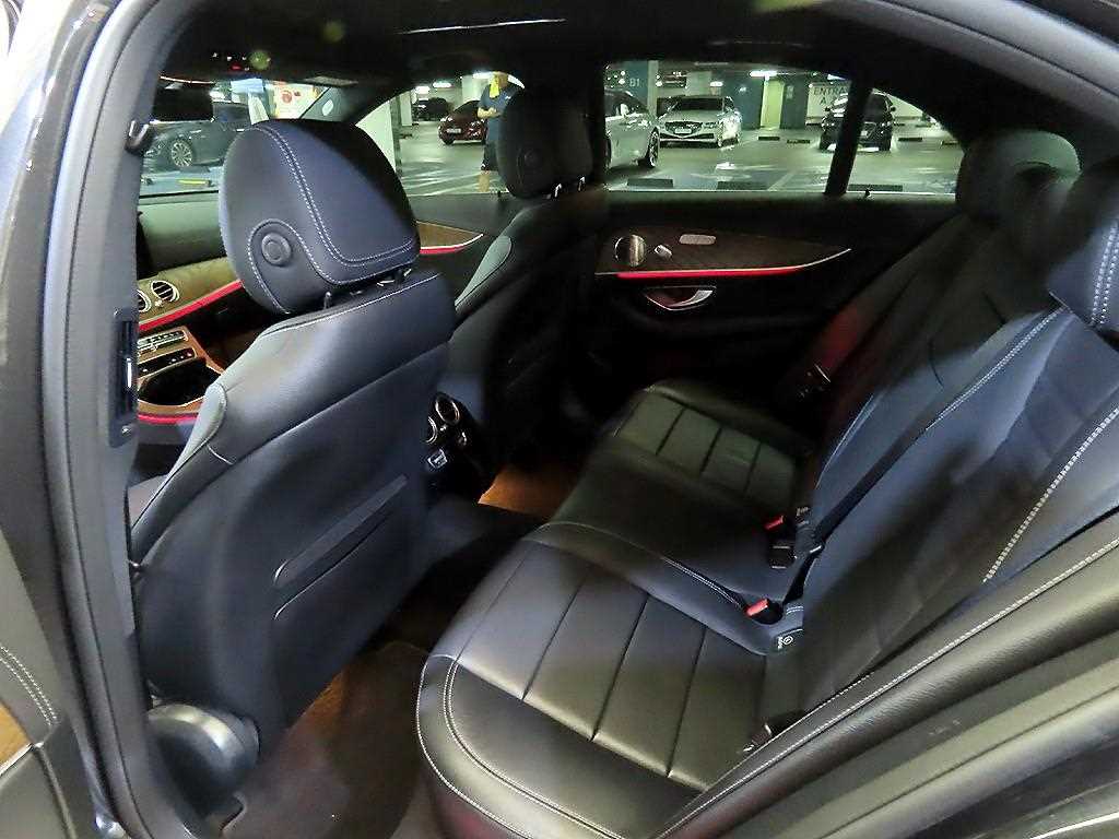 Mercedes Benz E class - Vista 9