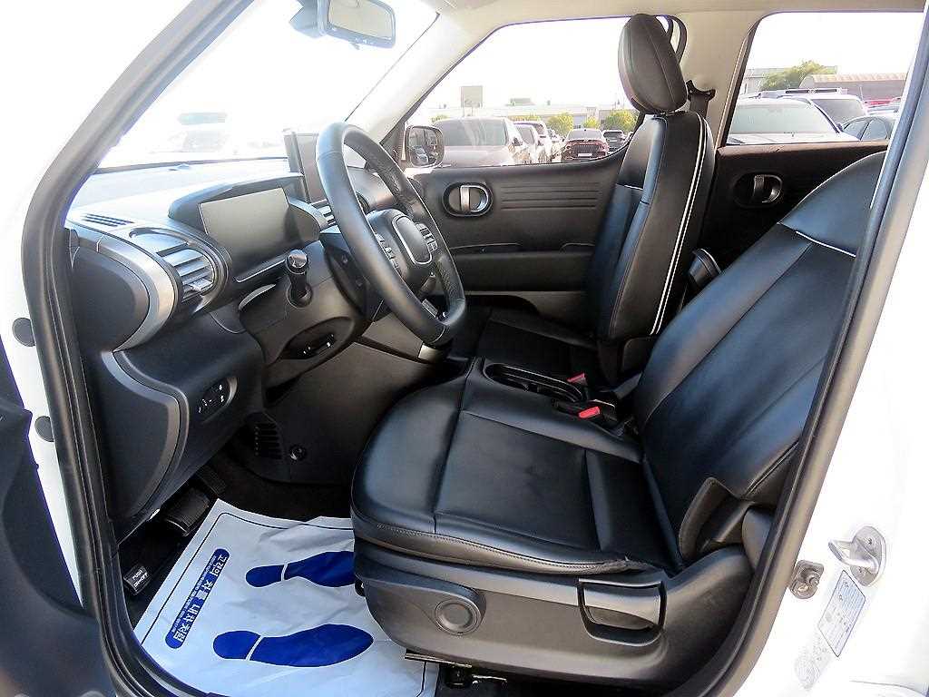 HYUNDAI Casper - Vista 9