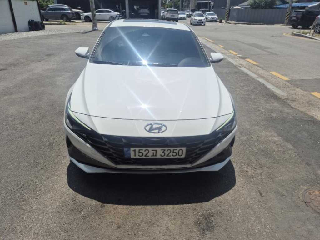 HYUNDAI Avante - Vista 2