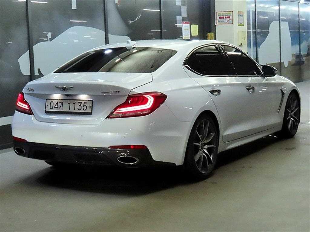 Genesis G70 - Vista 6