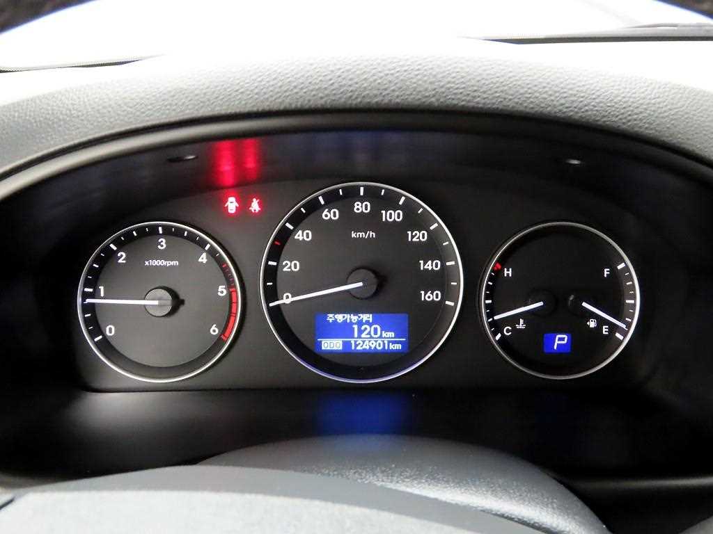 HYUNDAI Starex - Vista 8