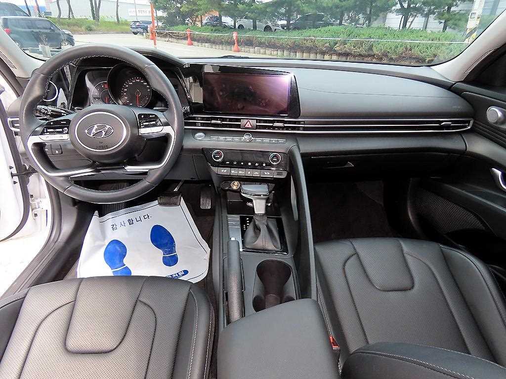 HYUNDAI Avante - Vista 9