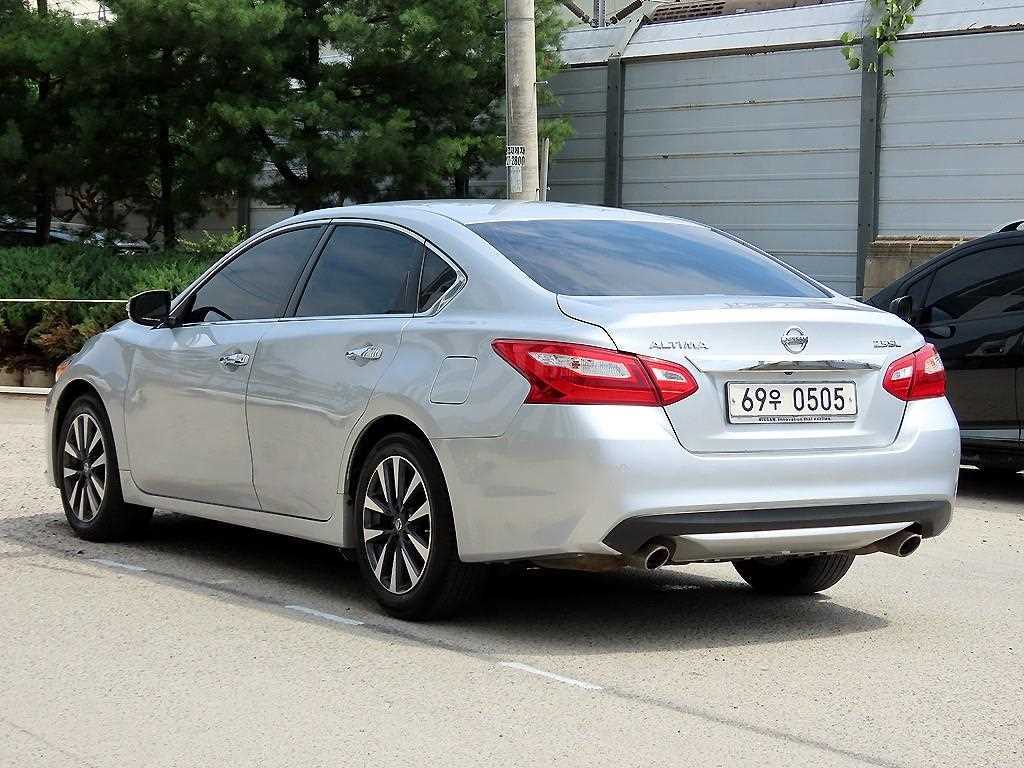 Nissan Altima - Vista 3